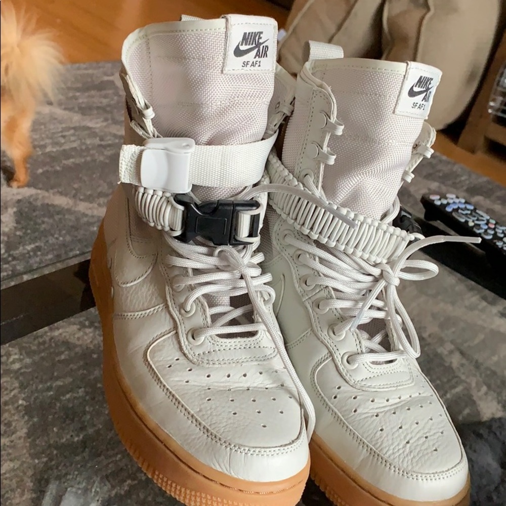 NIKE SF AF1 women’s